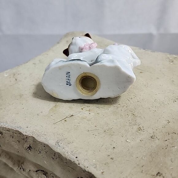 Vintage Cat Figurine with Flowers made in Japan - Picture 8 of 8